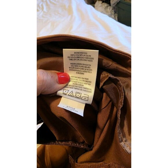 Ellen Tracy Brown Cropped Pants - Picture 7 of 11